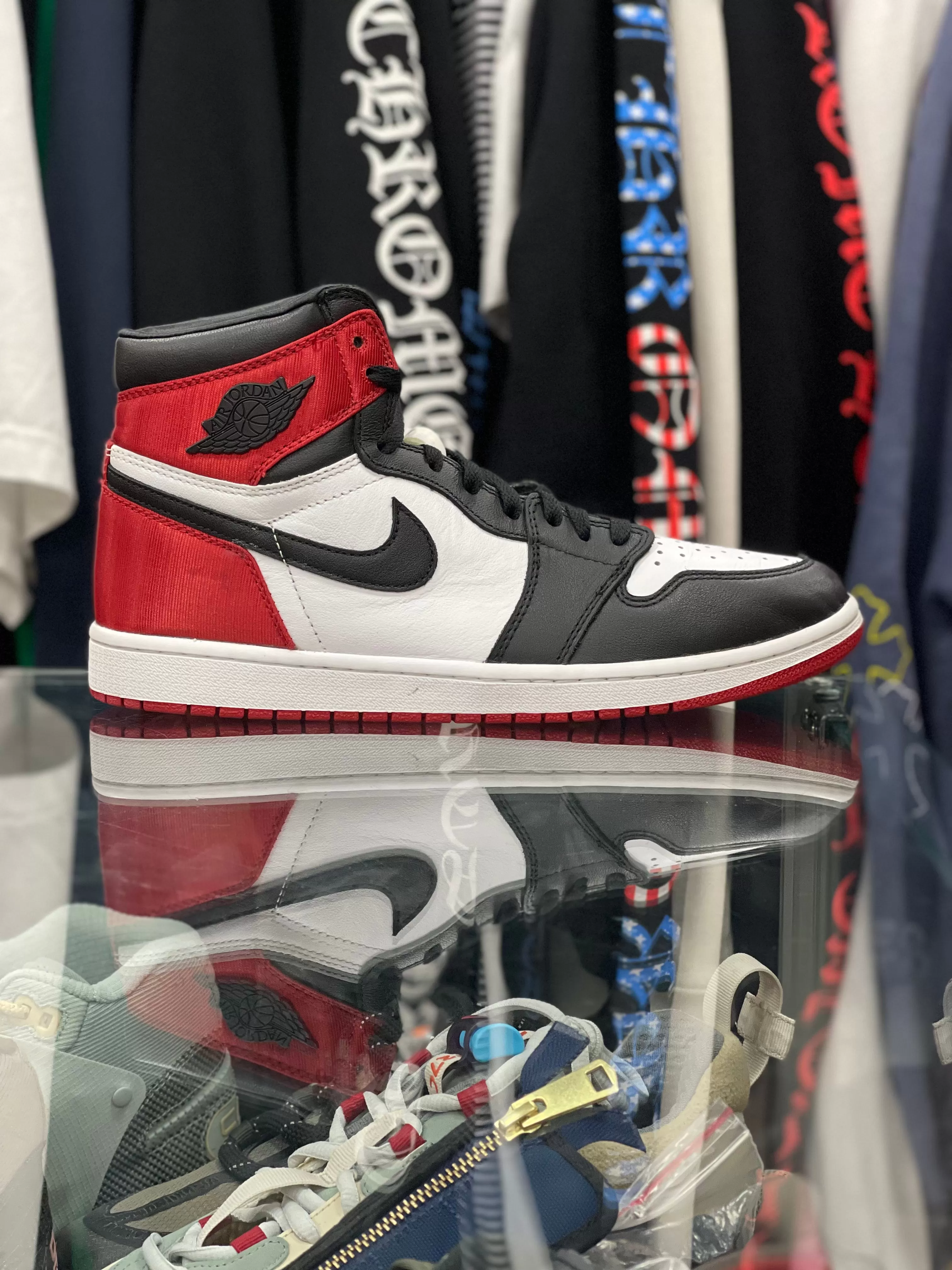 Air Jordan 1 Retro High "Satin Black Toe (W)"