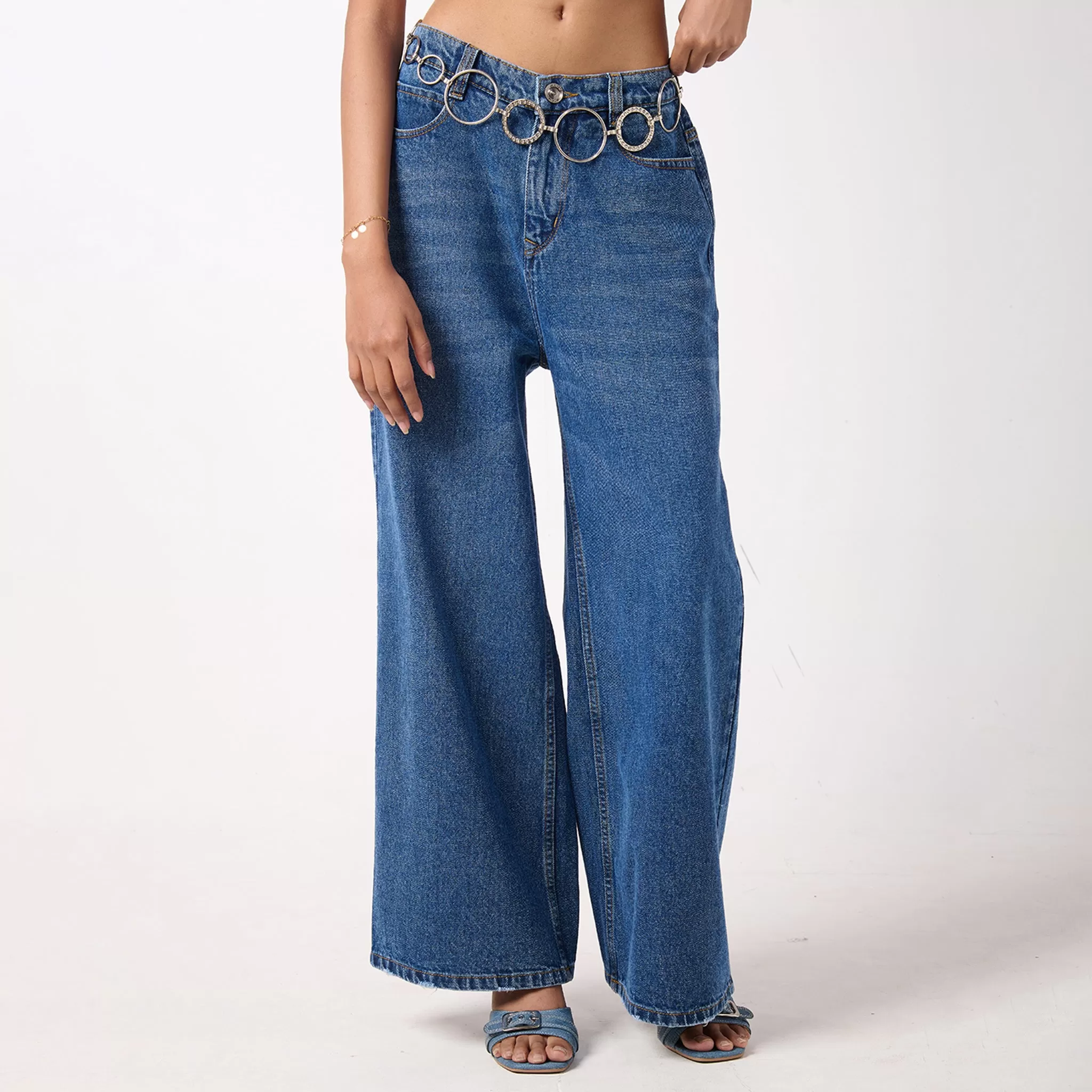 Baggy Jeans & Square Neck Top