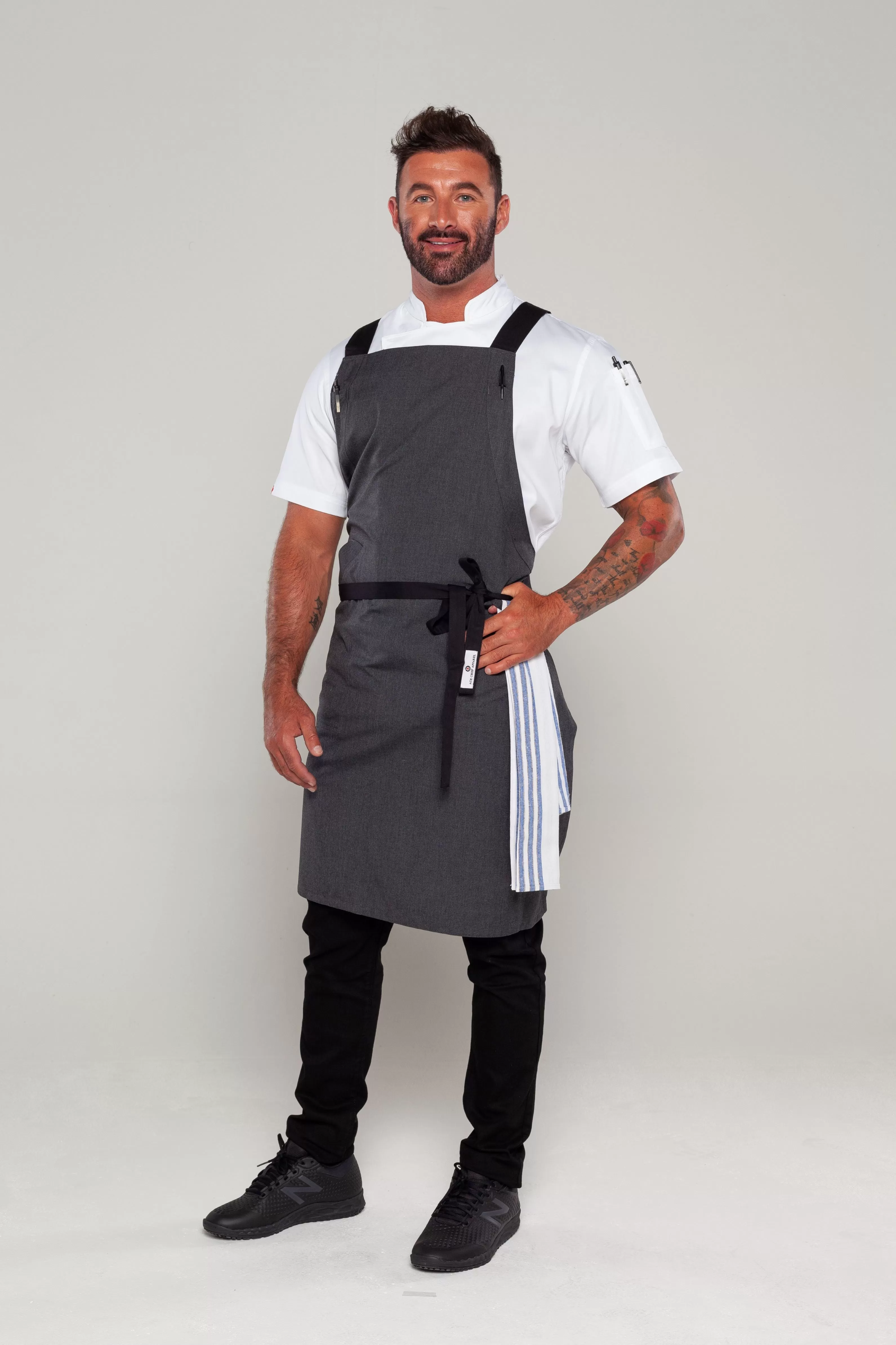 BYRON Crossover Chef apron byron charcoal grey with black straps