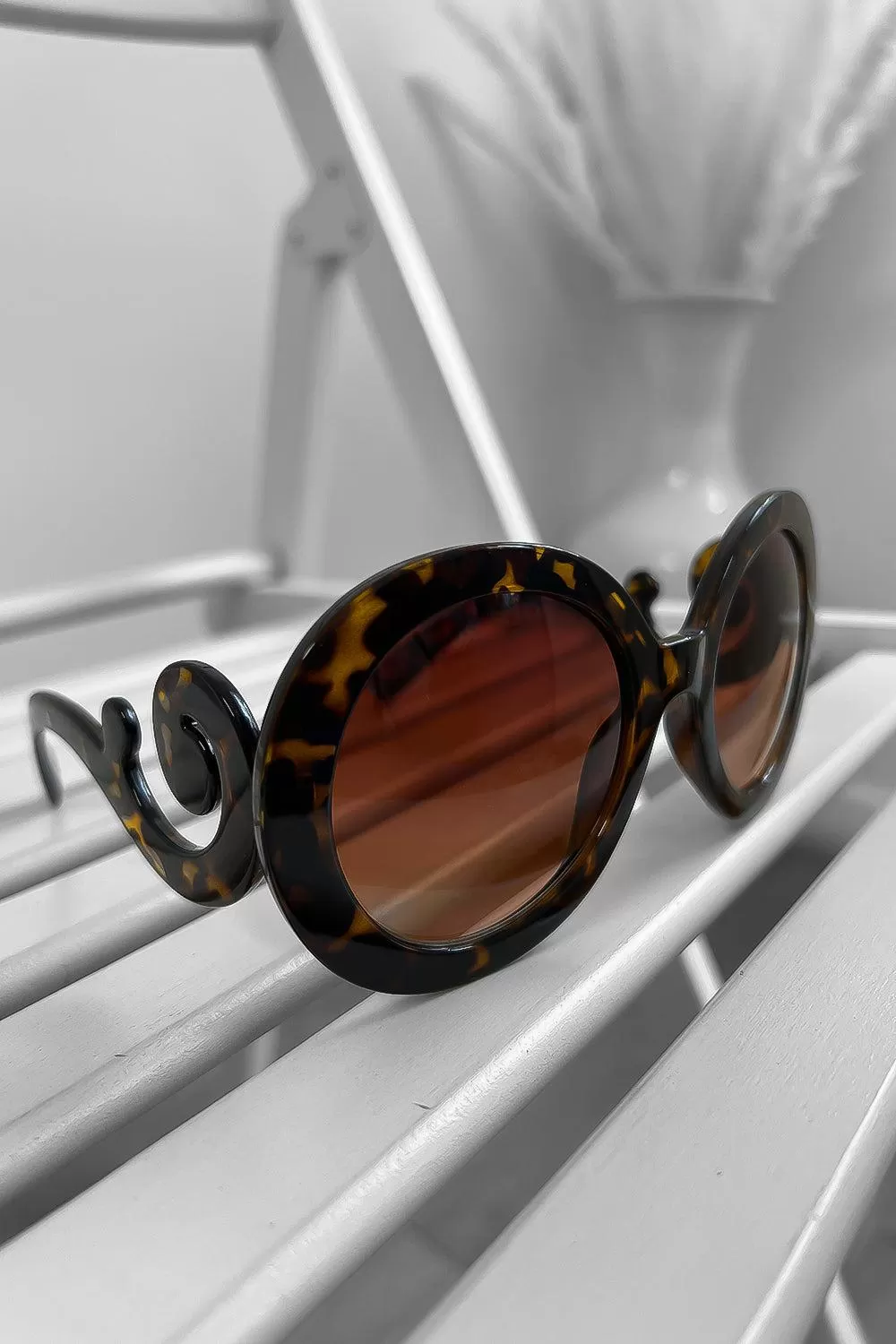 Filigree Round Frame Sunglasses