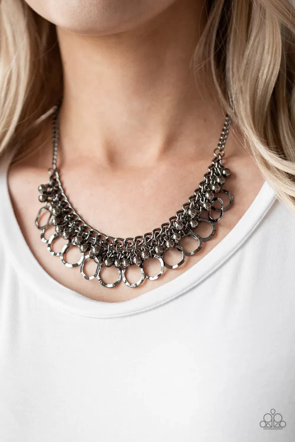 Paparazzi  Ring Leader Radiance - Black  Necklace