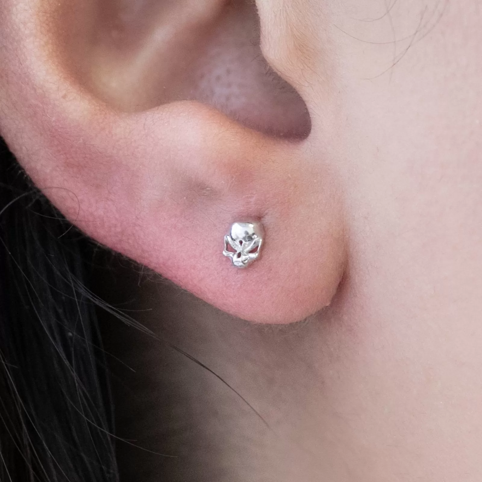 Shiny Skull Comfort Flat Back Studs