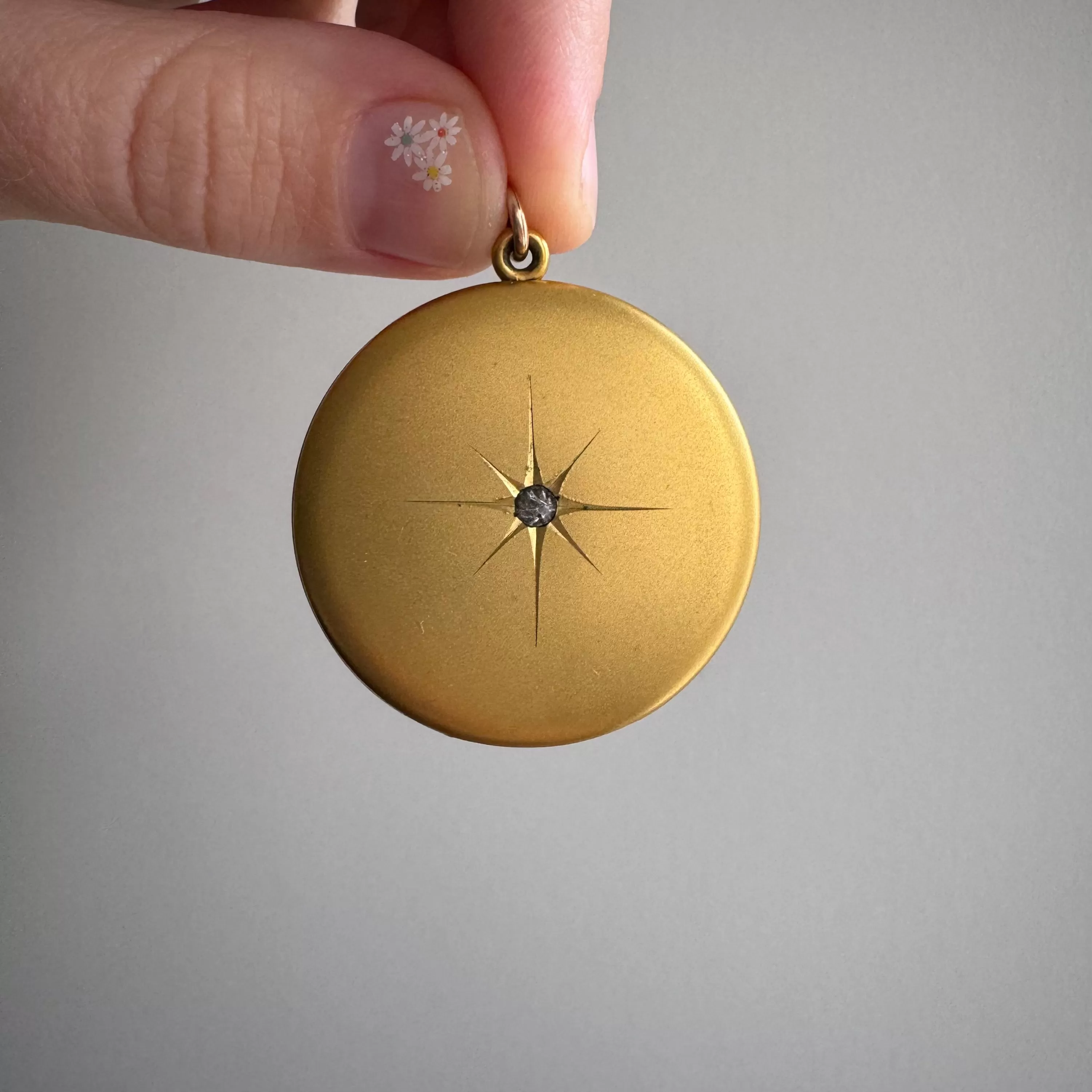 V I N T A G E // star light star bright / large gold filled starburst locket / a pendant