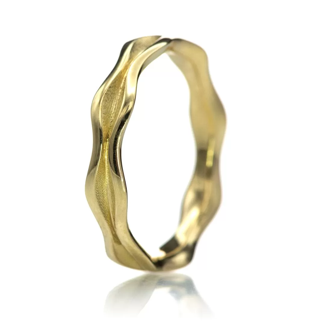 Wave Narrow Wedding Ring in Yellow or Rose Gold