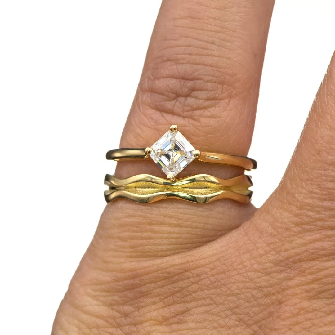 Wave Narrow Wedding Ring in Yellow or Rose Gold