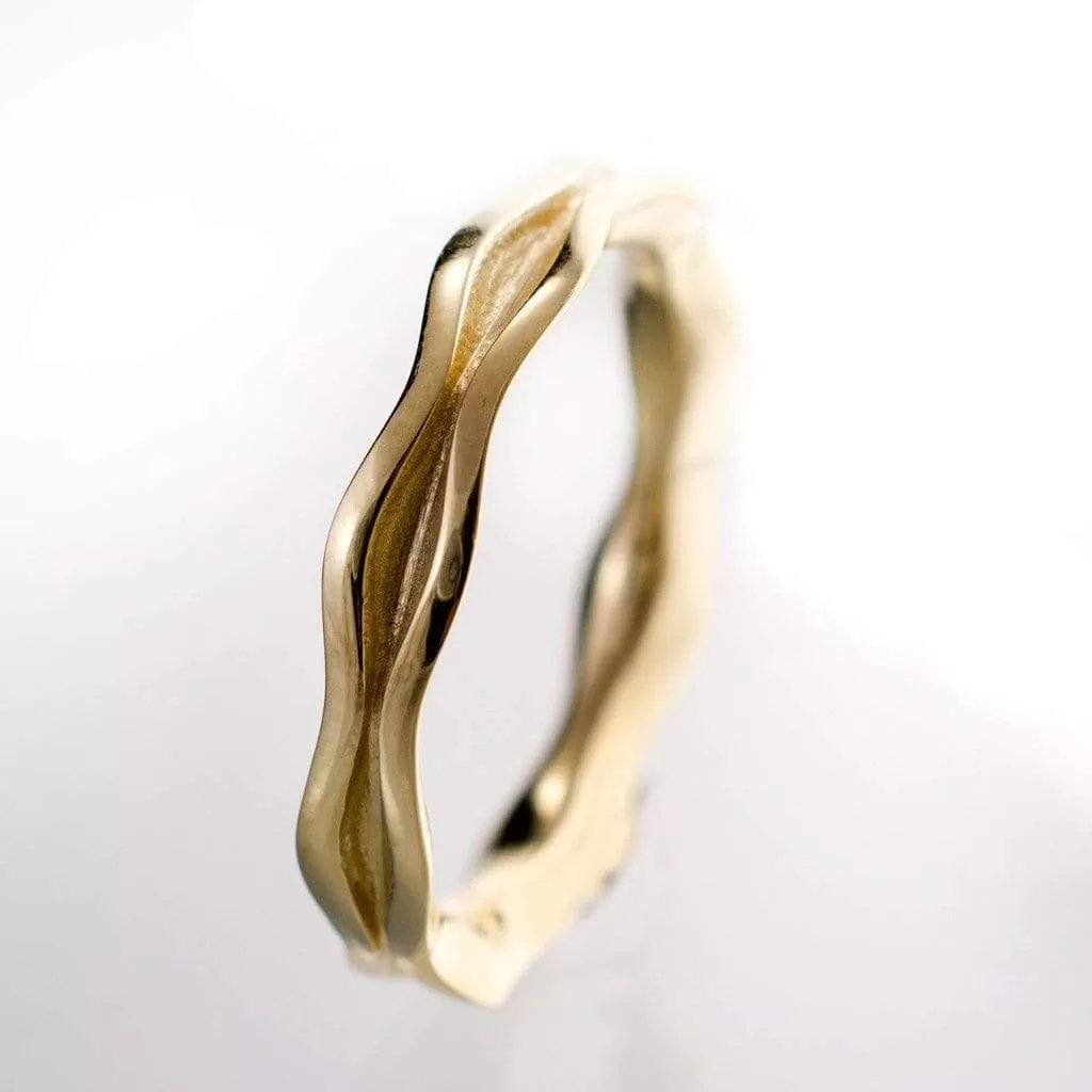 Wave Narrow Wedding Ring in Yellow or Rose Gold